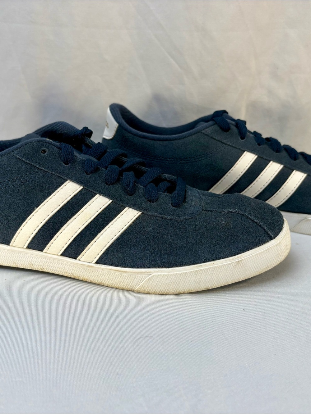Classic low profile Adidas 9.5 women’s active shoes